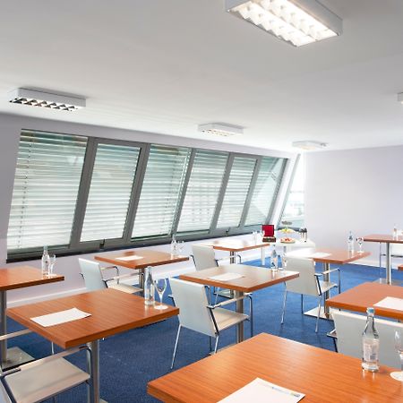 Holiday Inn Express Lisbon Airport By Ihg Portela  Business photo