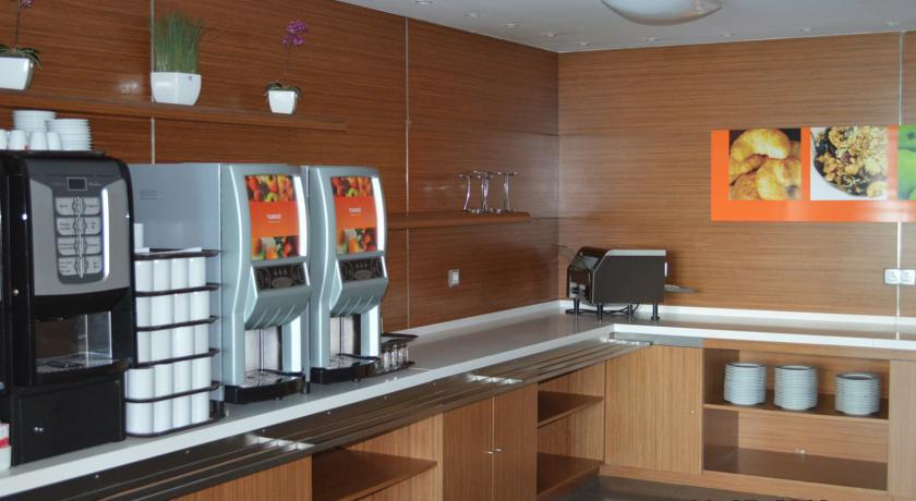 Holiday Inn Express Lisbon Airport By Ihg Portela  Exterior photo
