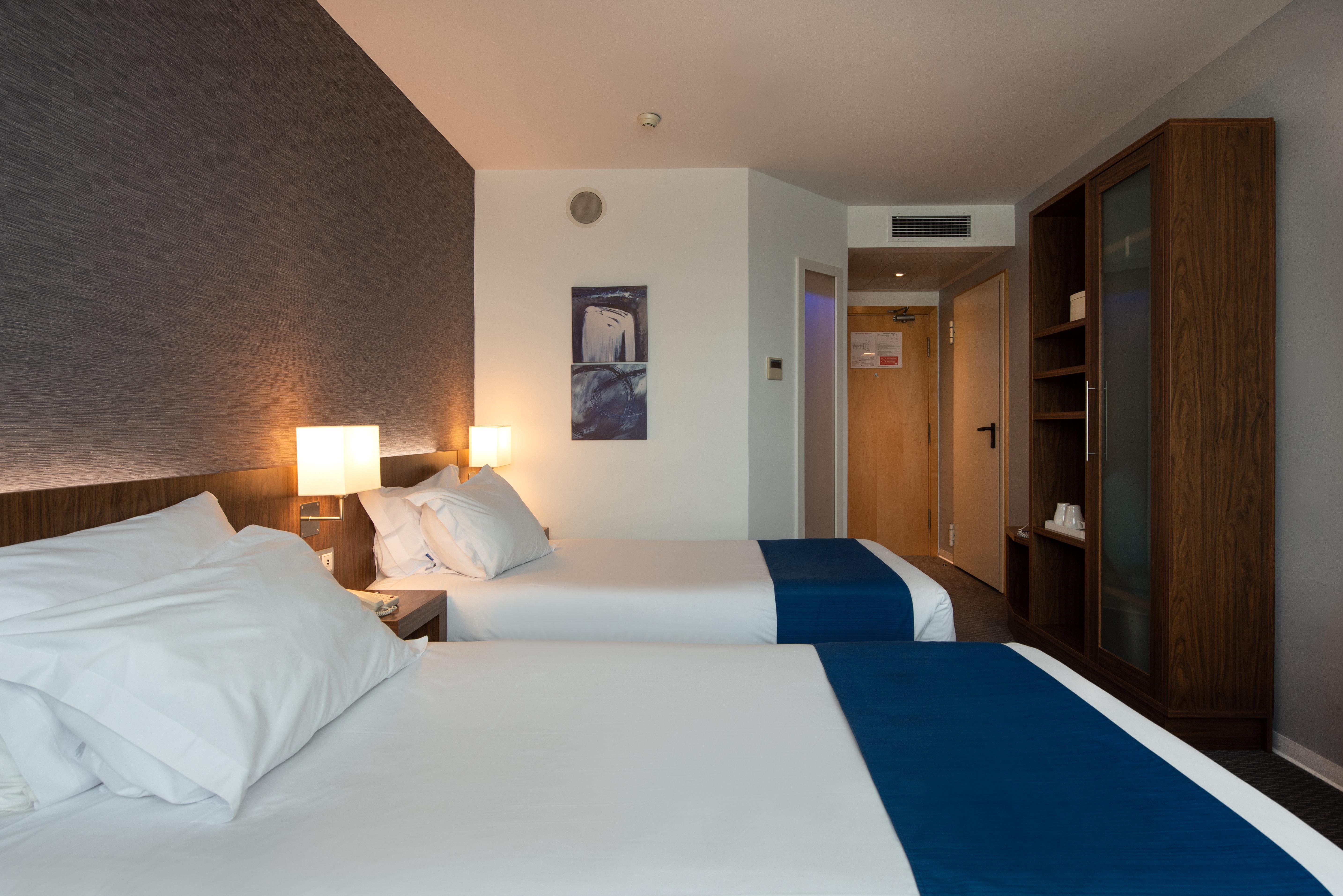 Holiday Inn Express Lisbon Airport By Ihg Portela  Exterior photo