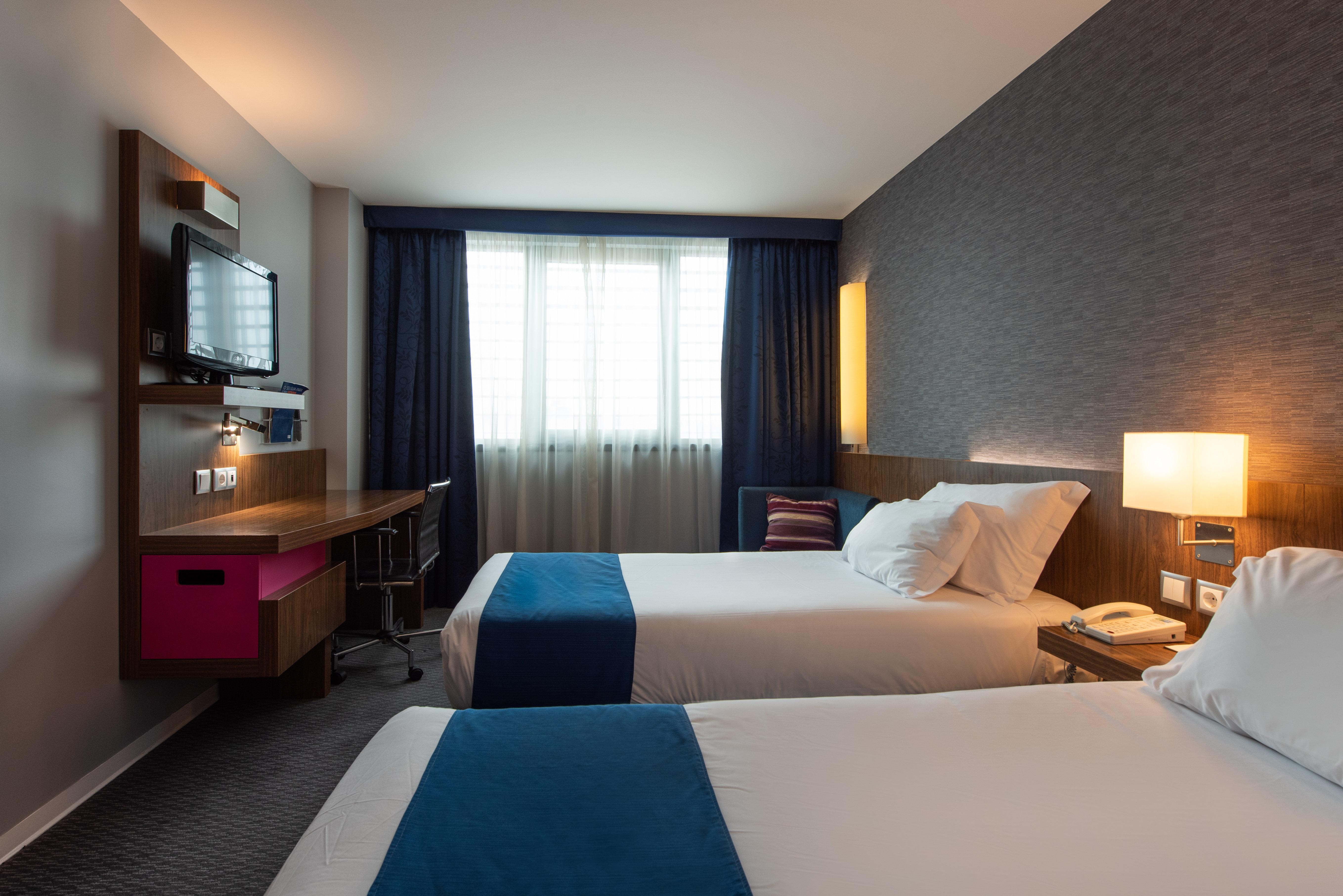 Holiday Inn Express Lisbon Airport By Ihg Portela  Exterior photo