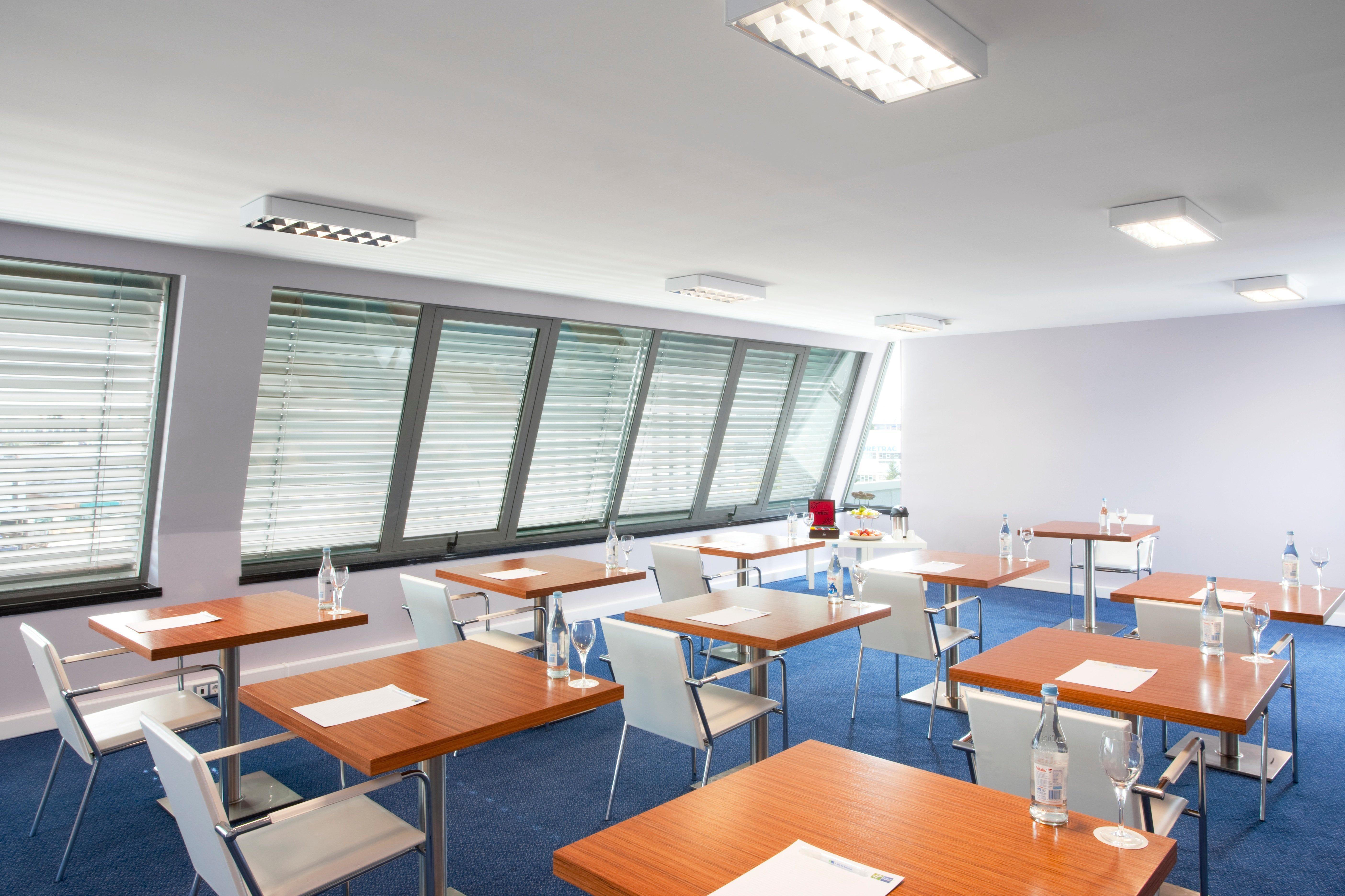 Holiday Inn Express Lisbon Airport By Ihg Portela  Business photo
