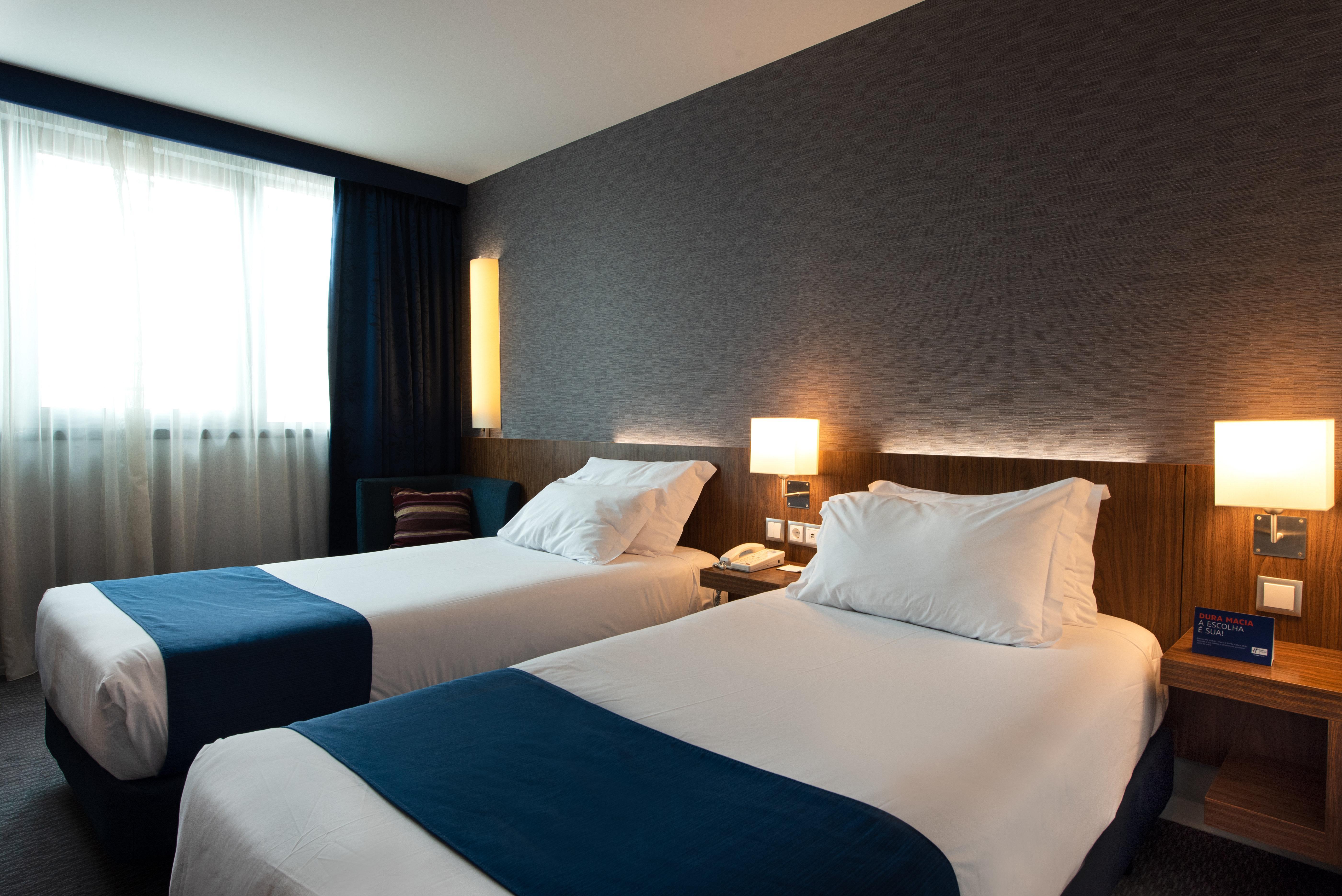 Holiday Inn Express Lisbon Airport By Ihg Portela  Exterior photo