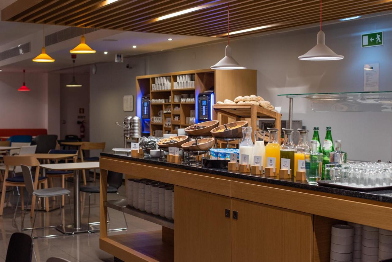 Holiday Inn Express Lisbon Airport By Ihg Portela  Exterior photo