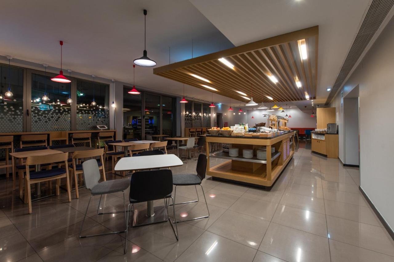 Holiday Inn Express Lisbon Airport By Ihg Portela  Exterior photo
