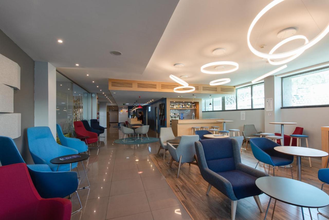 Holiday Inn Express Lisbon Airport By Ihg Portela  Exterior photo