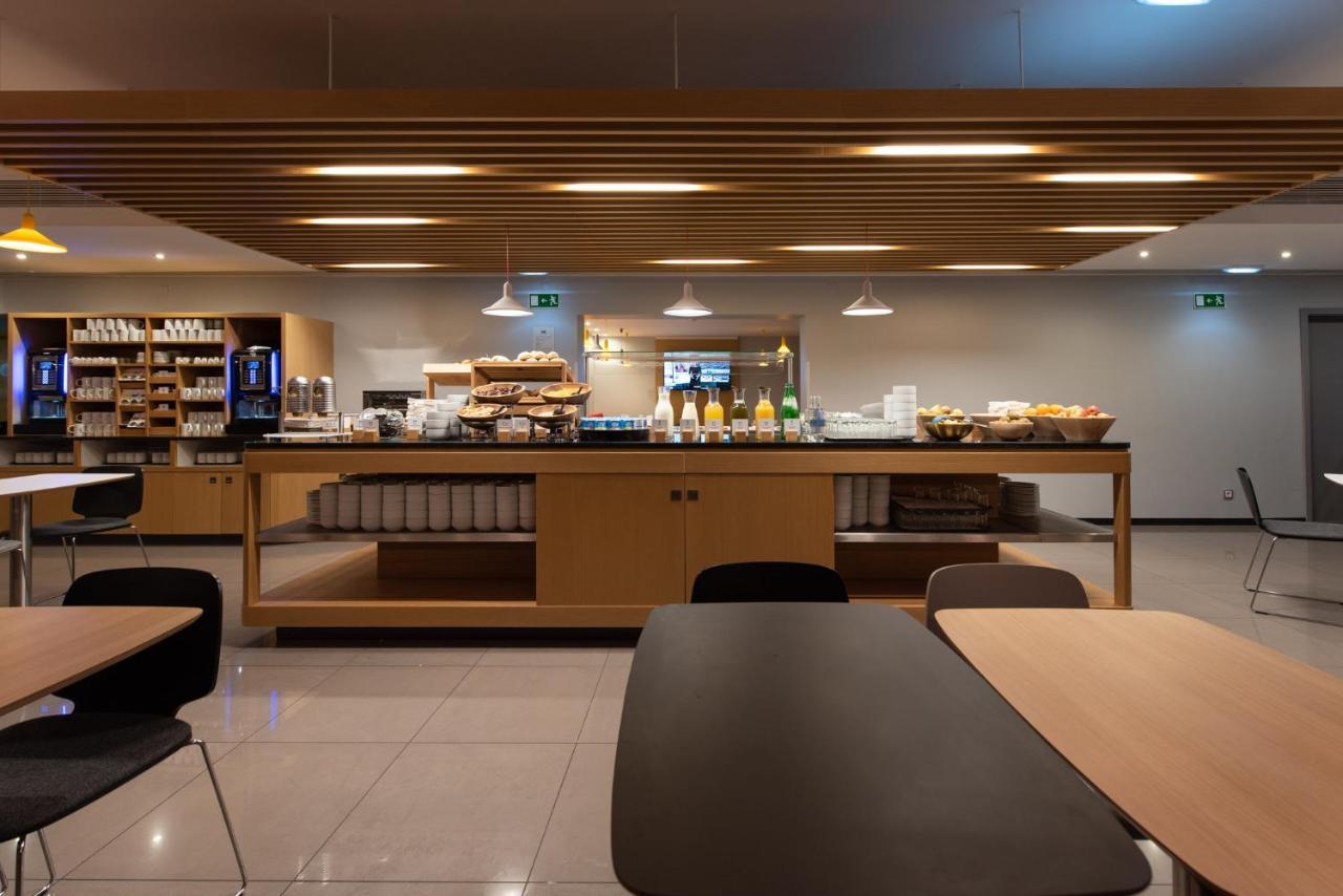 Holiday Inn Express Lisbon Airport By Ihg Portela  Exterior photo