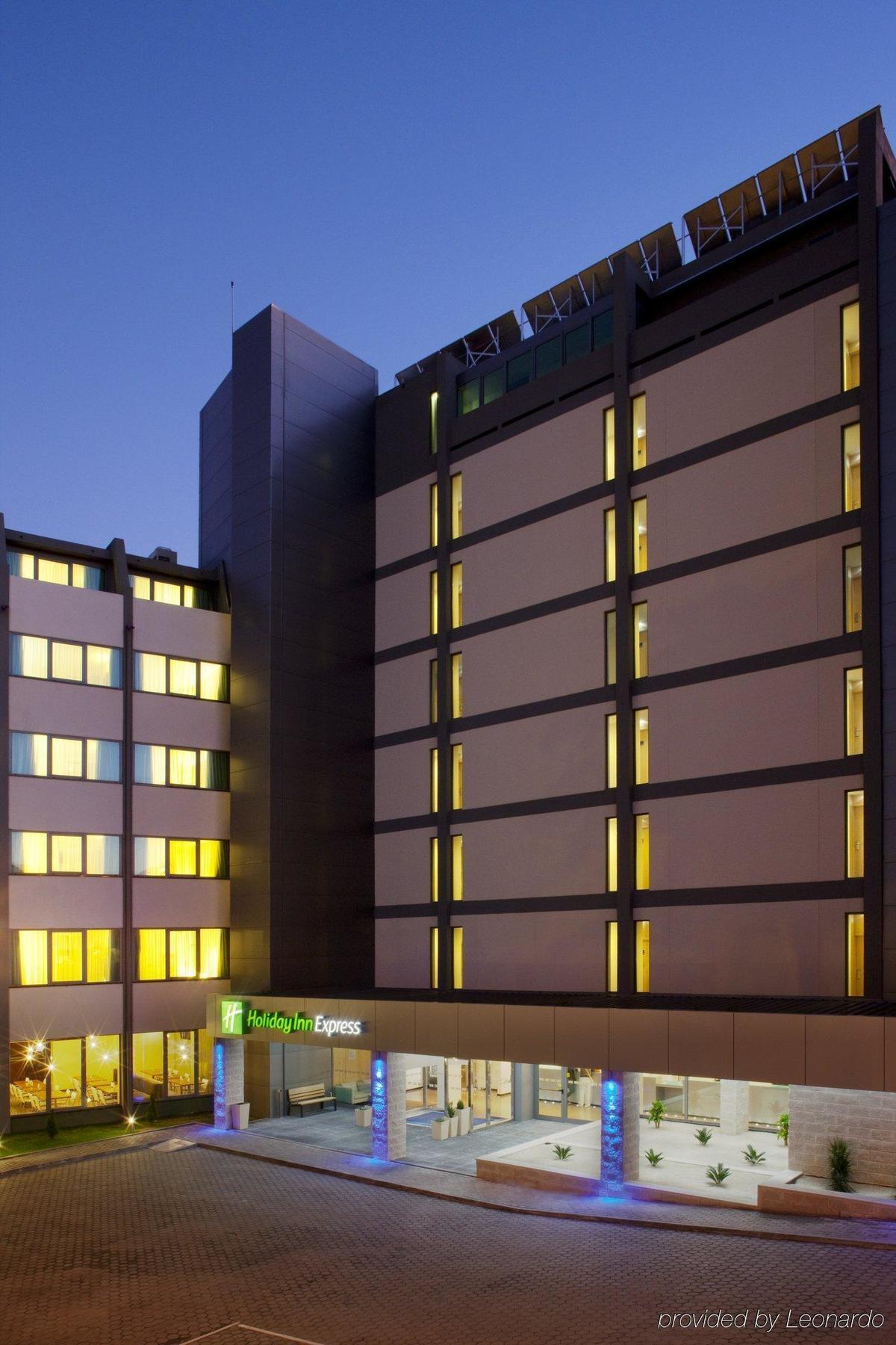 Holiday Inn Express Lisbon Airport By Ihg Portela  Exterior photo