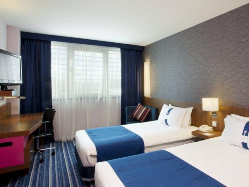 Holiday Inn Express Lisbon Airport By Ihg Portela  Exterior photo