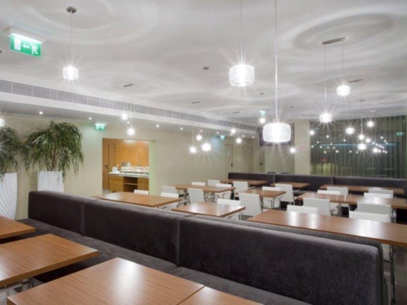 Holiday Inn Express Lisbon Airport By Ihg Portela  Exterior photo